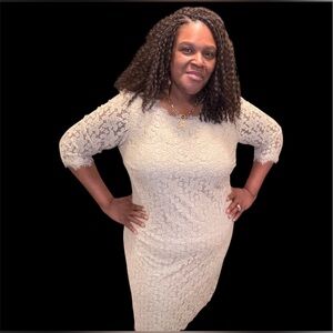 Roaman’s Lace Overlay Dress - LIKE NEW ptp 21 stretching to 23